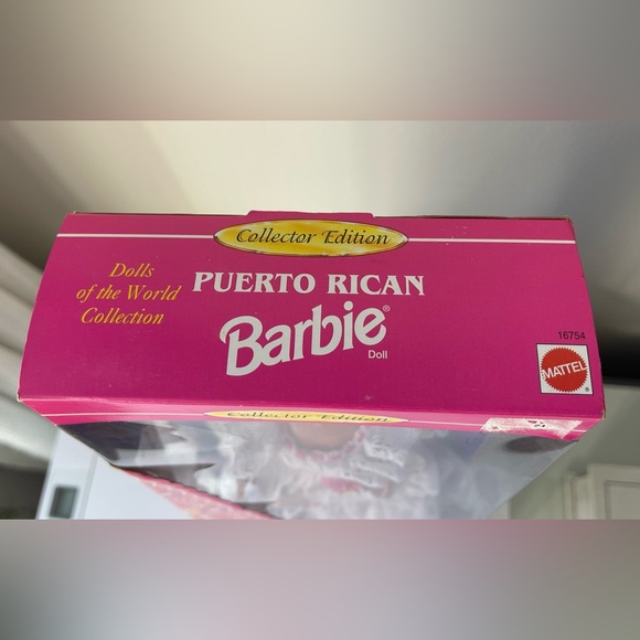 Puerto Rican Barbie - Dolls of the World Collection - Picture 6 of 6